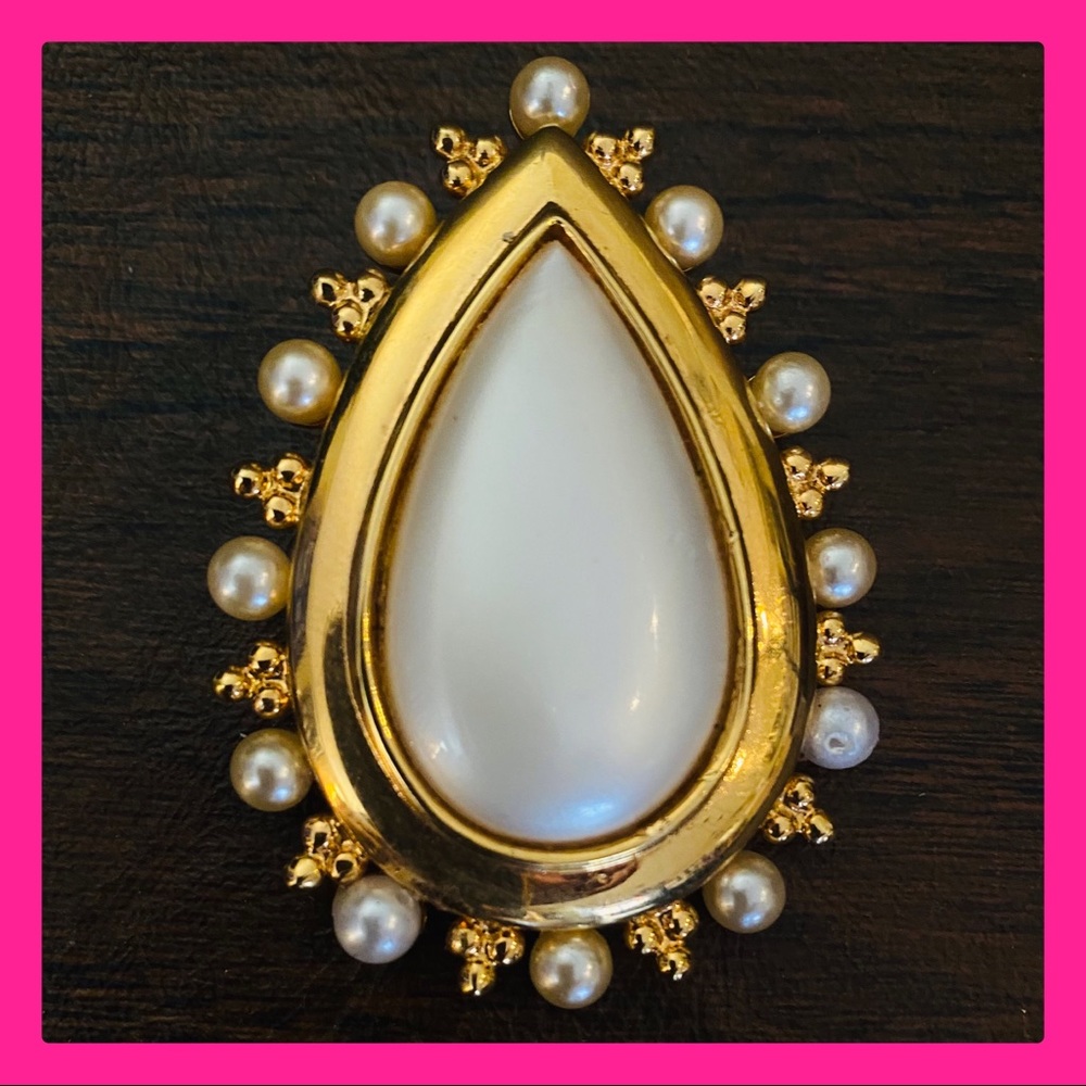 Sandi Miller Burrows Pearl & Gold Pendant Brooch